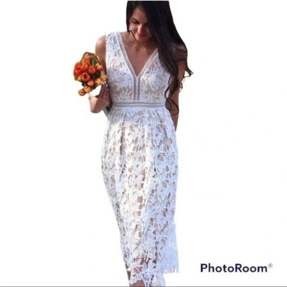 Romeo + Juliet Couture Double V Neck Midi Dress - Picture 4 of 14